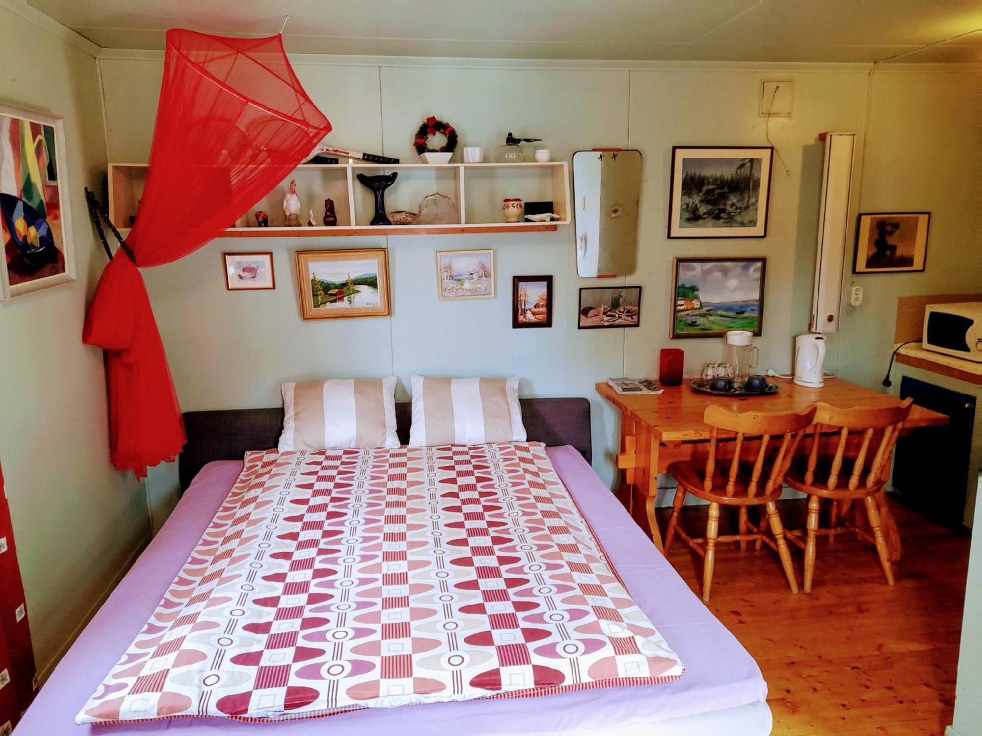 Summer Bedroom, Outside Toilet, Shower, Kitchen. 120 M From Sandbach. Bräcke Exteriér fotografie